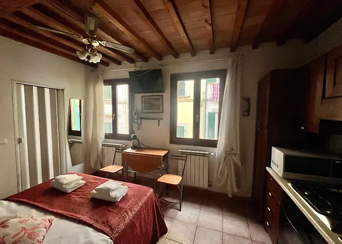 Mini Studio Very Central Close To The Train Station